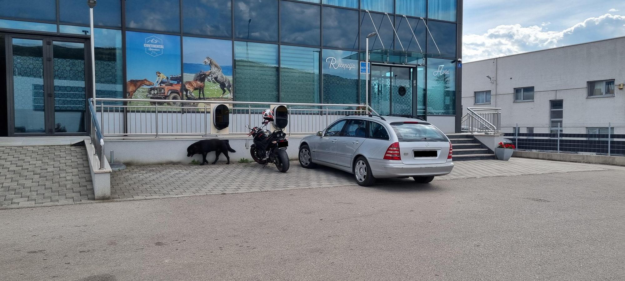 Sometimes blocked by ice. Not sure about payment, I didn't pay because nobody o reception.