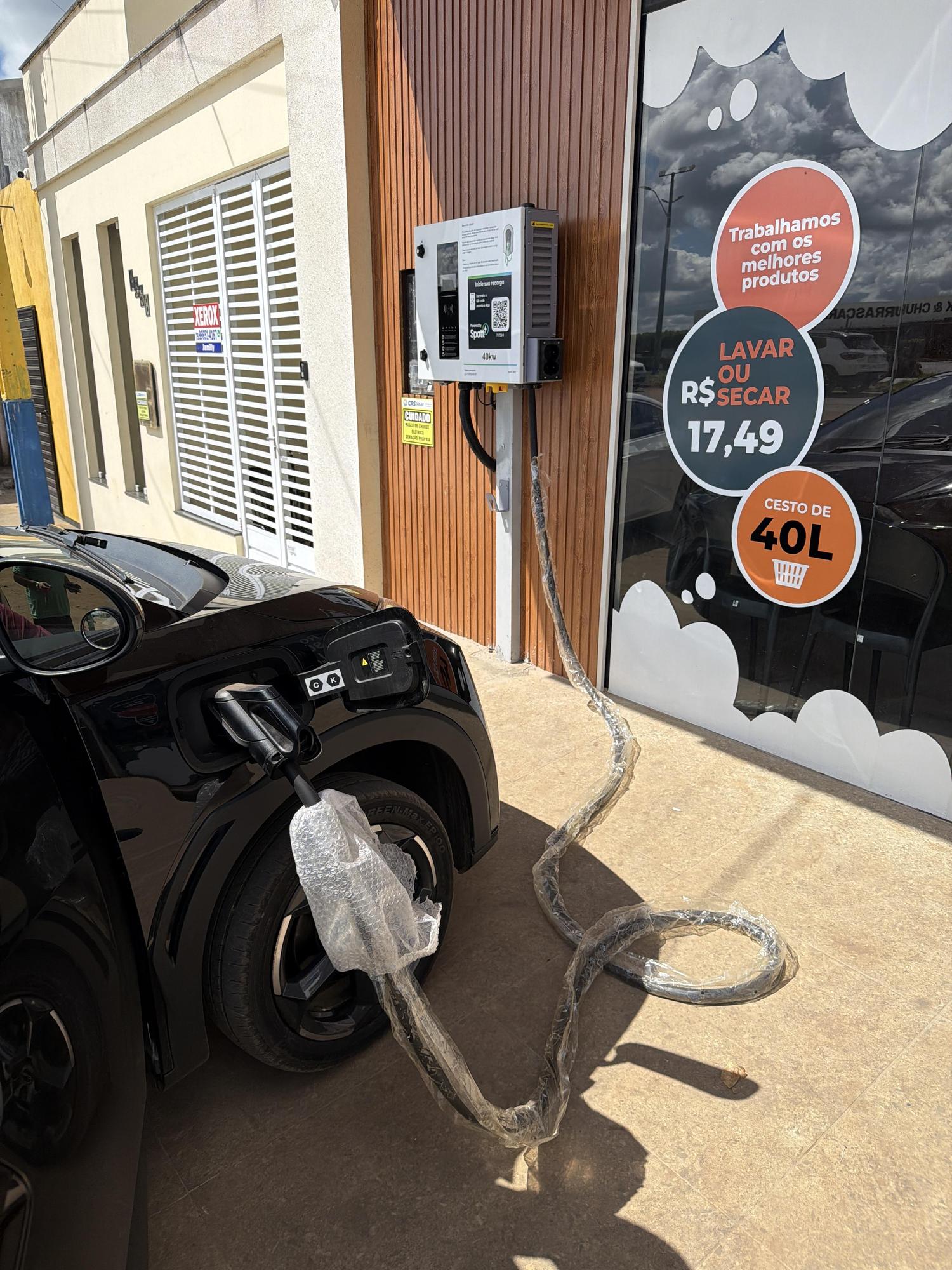 Carregando perfeitamente, 40w, a 2,20kwh recarga pelo aplicativo spott