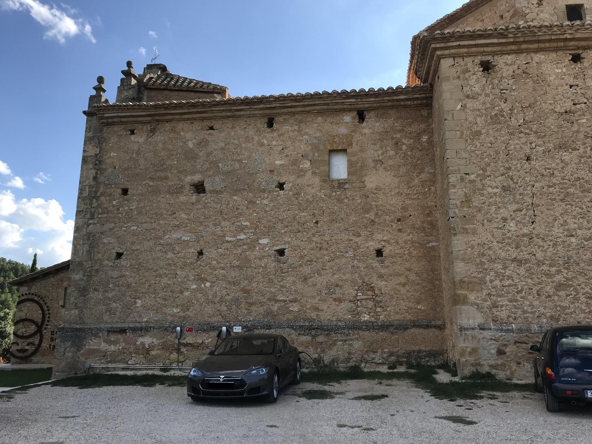 Amazing location and a very pleasant place to stay, 14kw charged at 40 mph