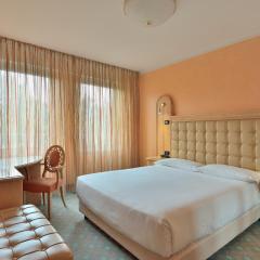 Agora' Palace Hotel