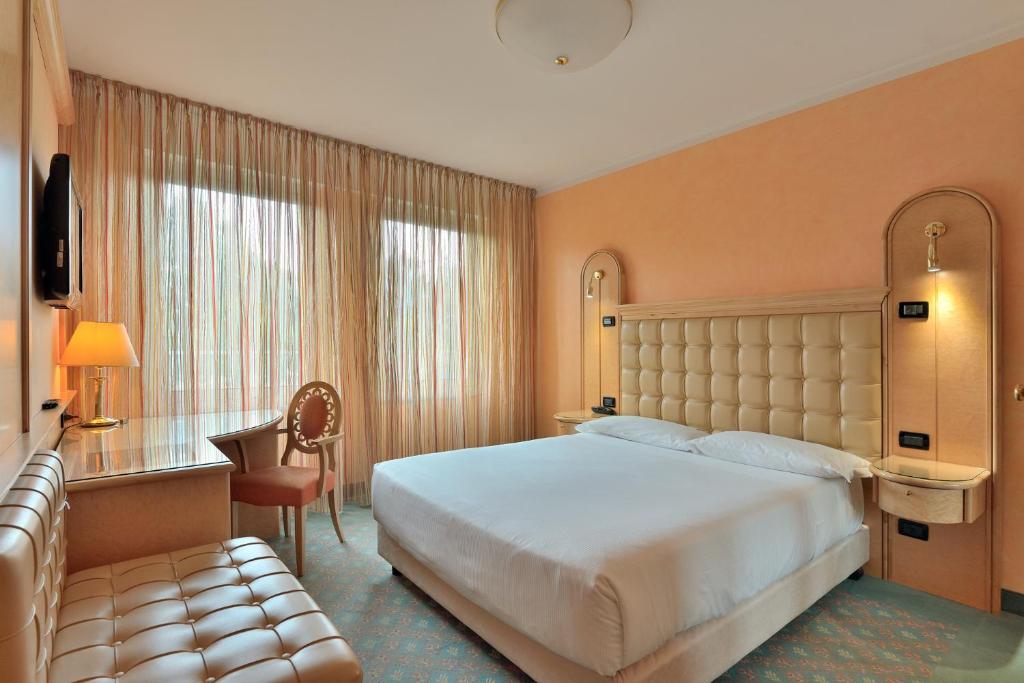 Agora' Palace Hotel