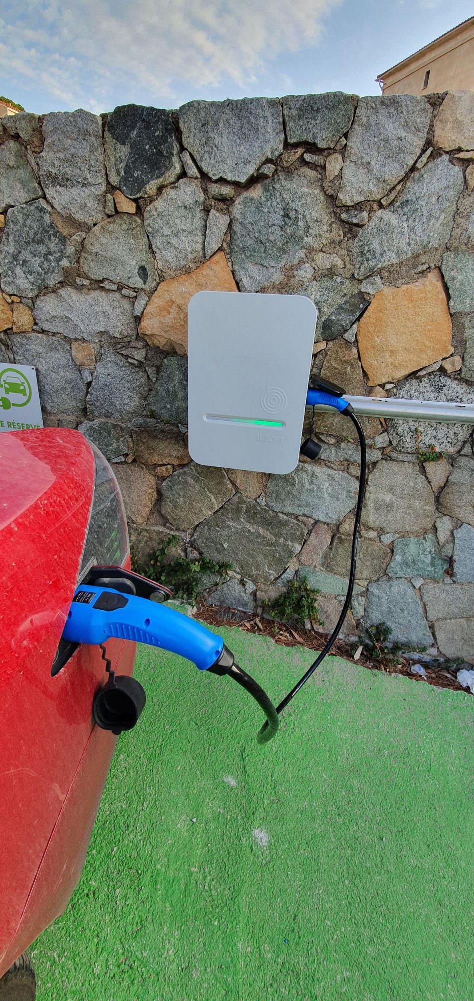 8kW Charger, no card needed, plug&charge