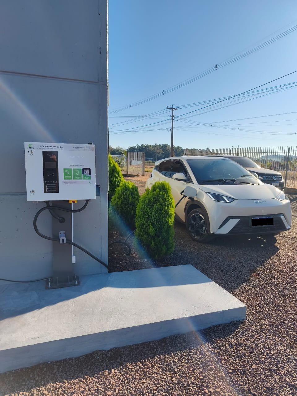 Mais uma opção de carregamento no sudoeste. Carrega em média 27 kw