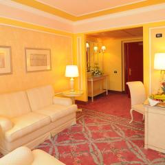 Agora' Palace Hotel