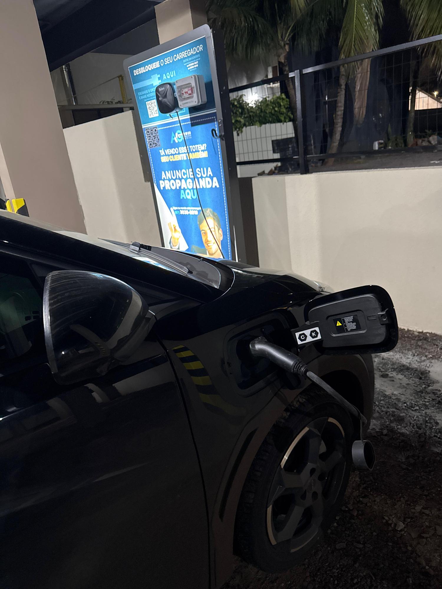 Carregando em 6.2W 💪🏽💪🏽👏🏽👏🏽 Voltando de Maringá tive que parar aqui… Ainda não tem carregador carga rápida na cidade.