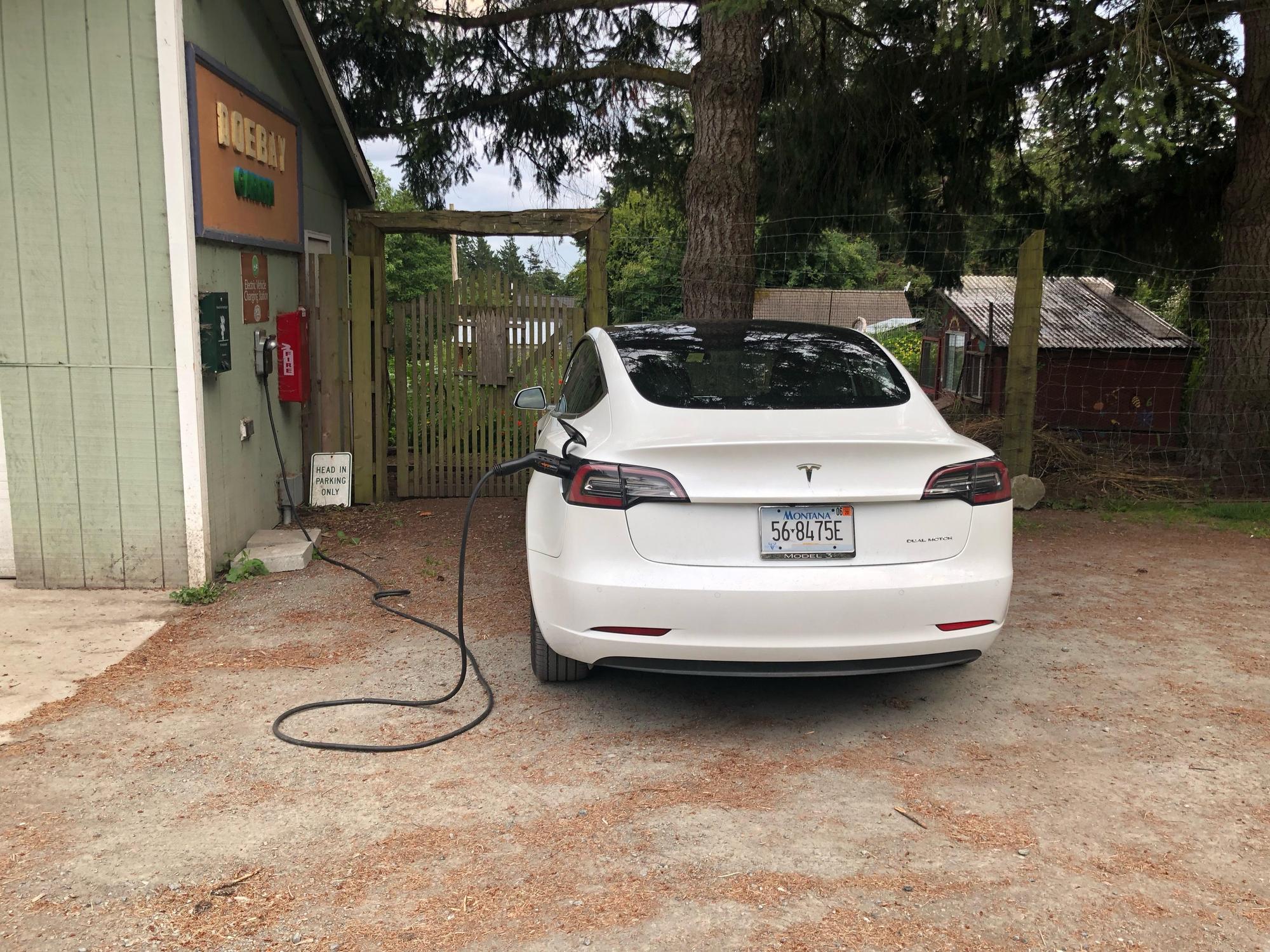 Came for dinner. Thx for the free charge! One note: don’t turn in the drive for the Cafe. Drive up one more stop and look for the barn by the garden. There is a gravel walkway through the resort past the garden to the cafe.