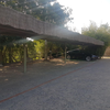 Vue globale, parking clients et place de charge.