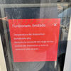 El cargador es extremadamente lento. Los asistentes dicen que el coche es el culpable. Pero el fallo es que el cargador se instaló al sol, el coche se calienta mucho, sin ningún tipo de protección térmica. Y por seguridad, el dispositivo se apaga para evitar explosiones. Una pena, porque el hotel es bueno, pero el servicio es malo.