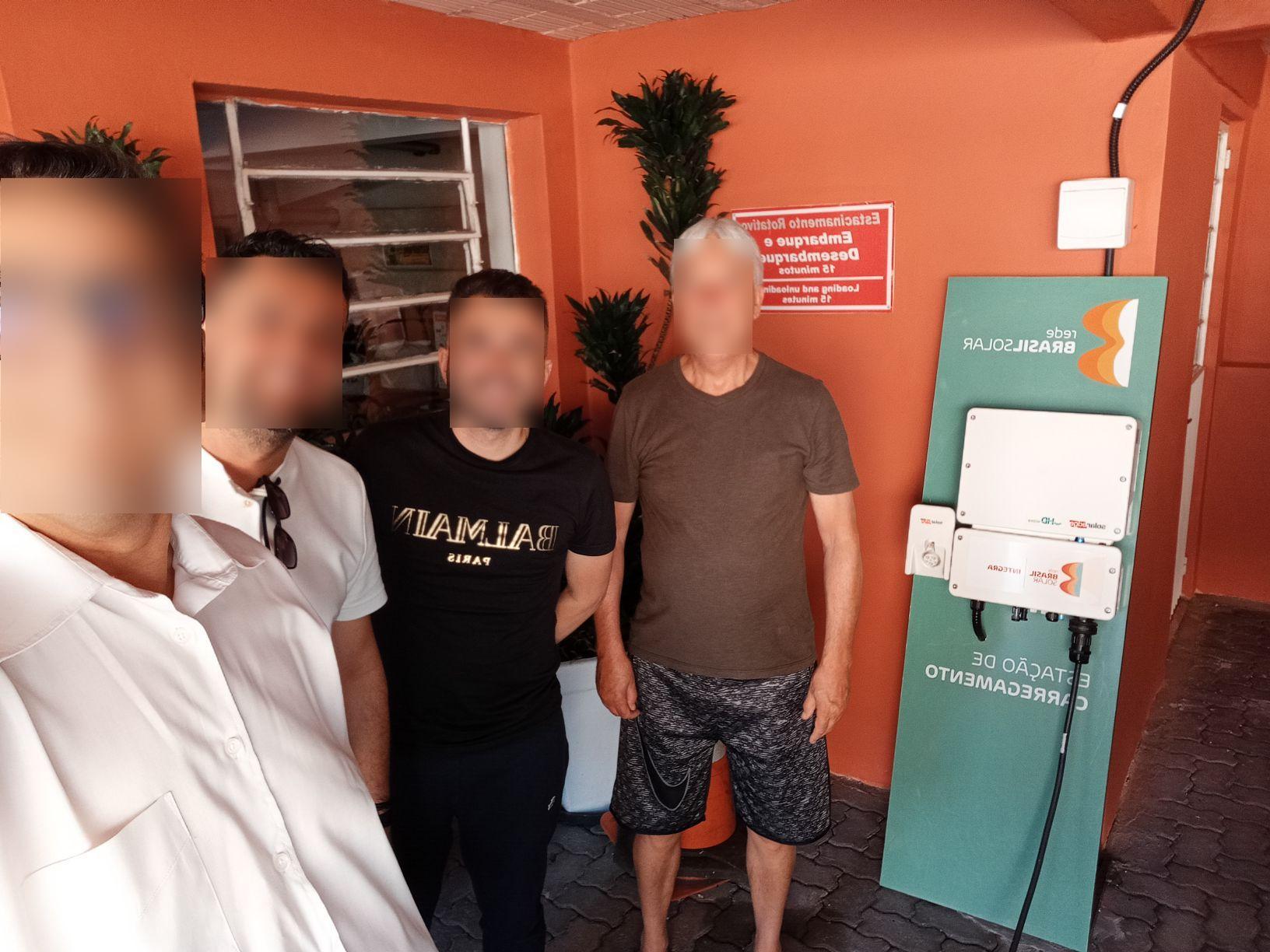 Carregador funcionando 100% fomos recebidos com muito respeito pelo proprietário do Hotel.