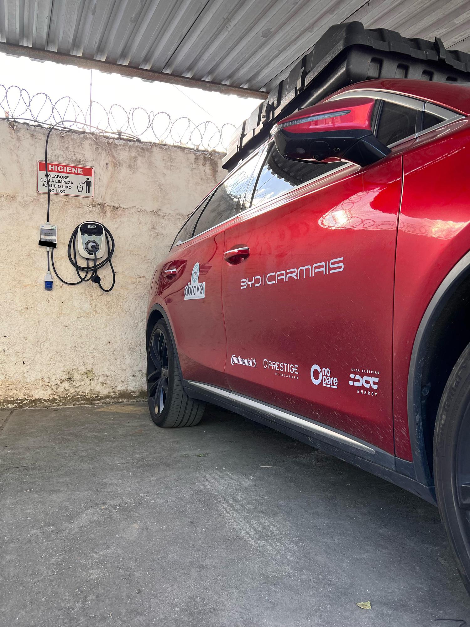 Wallbox e tomada 32A no estacionamento.