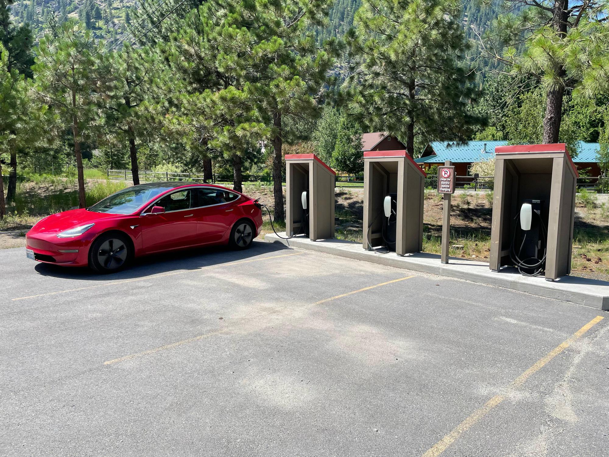 3 Tesla chargers sharing an 80A circuit.