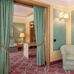 Agora' Palace Hotel