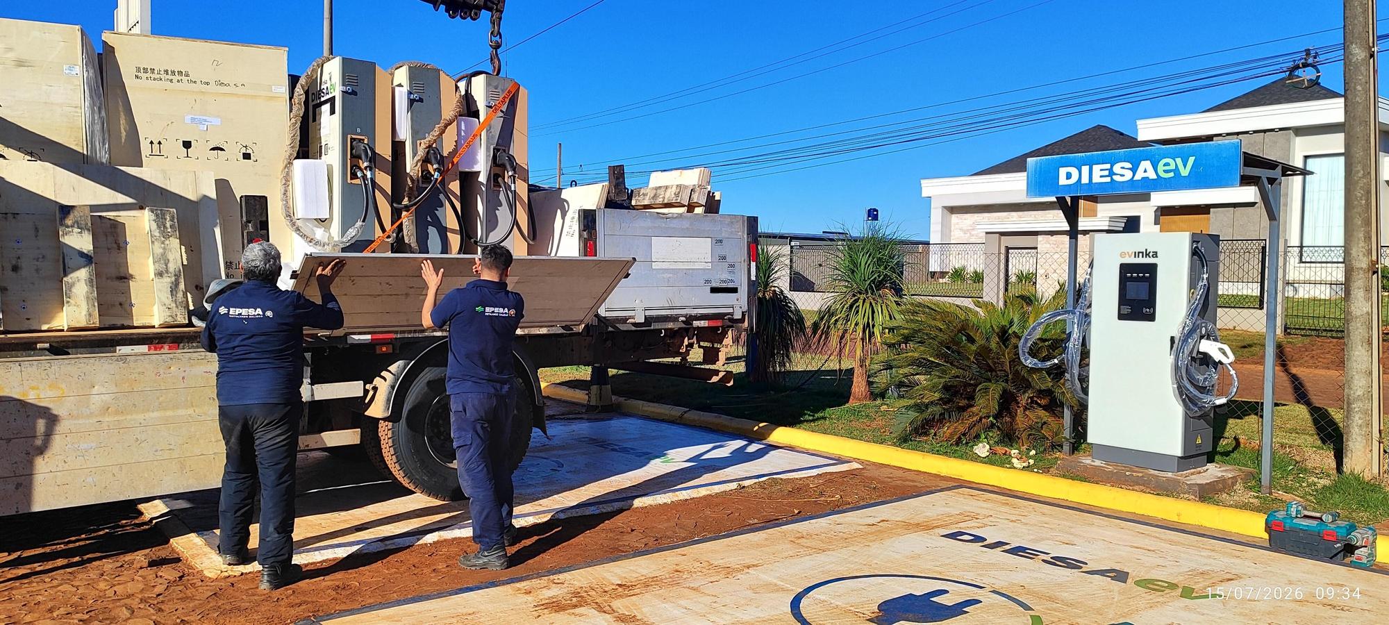 Equipamento novo, instalado hoje 15/07/26. Primeiro a usar. 50 kW duas conexões uma CCS2 e uma GB/T.